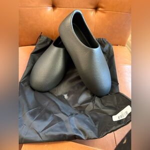 Yeezy Black Slip-On Shoes 8 men 9 1/2 women
